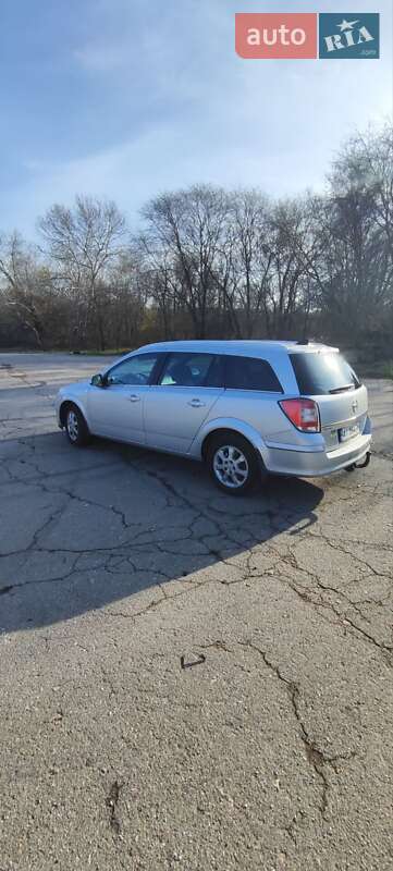 Универсал Opel Astra 2010 в Киеве