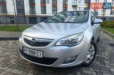 Універсал Opel Astra 2012 в Івано-Франківську