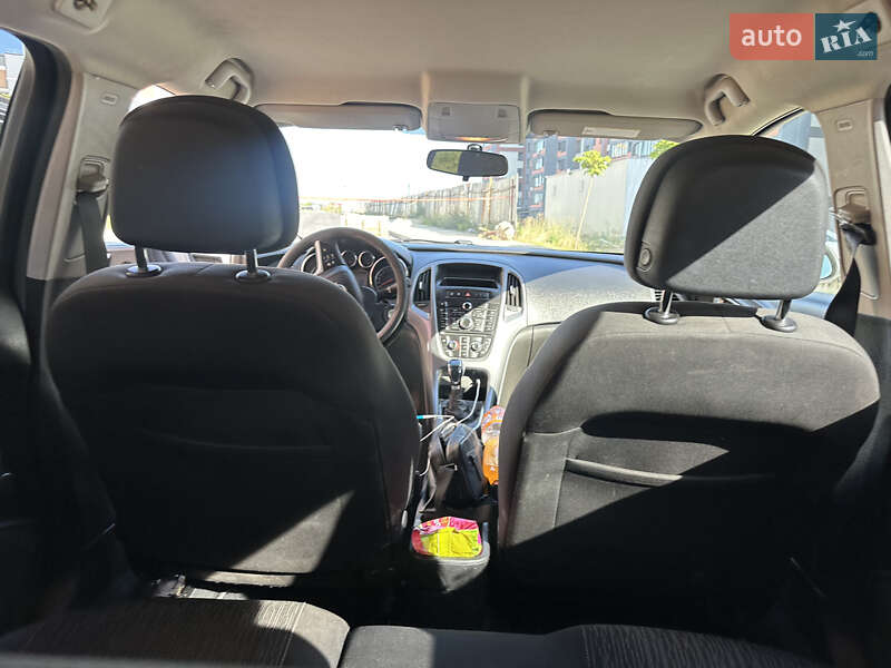 Универсал Opel Astra 2013 в Тернополе