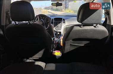 Універсал Opel Astra 2013 в Тернополі