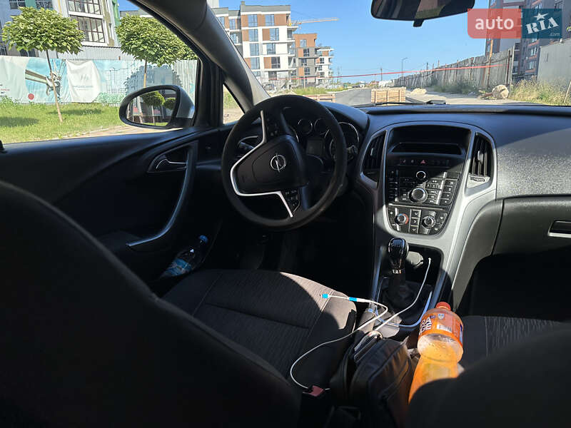 Универсал Opel Astra 2013 в Тернополе