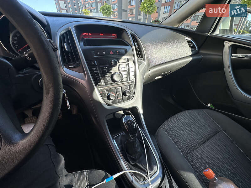 Универсал Opel Astra 2013 в Тернополе