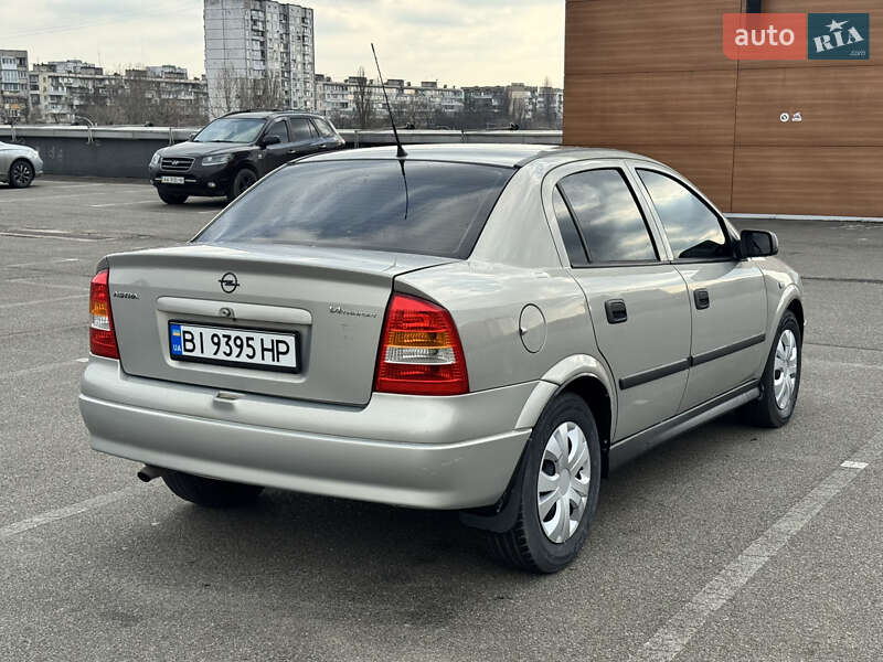 Седан Opel Astra 2008 в Киеве