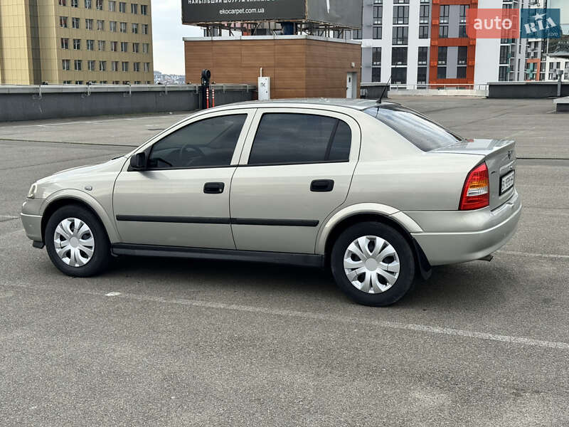 Седан Opel Astra 2008 в Киеве