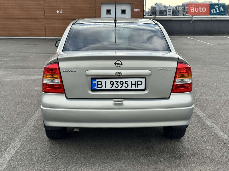 Седан Opel Astra 2008 в Киеве