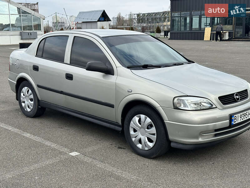 Седан Opel Astra 2008 в Киеве