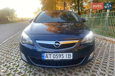 Универсал Opel Astra 2012 в Ивано-Франковске