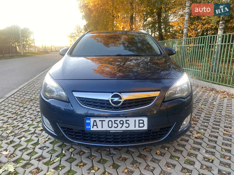 Универсал Opel Astra 2012 в Ивано-Франковске