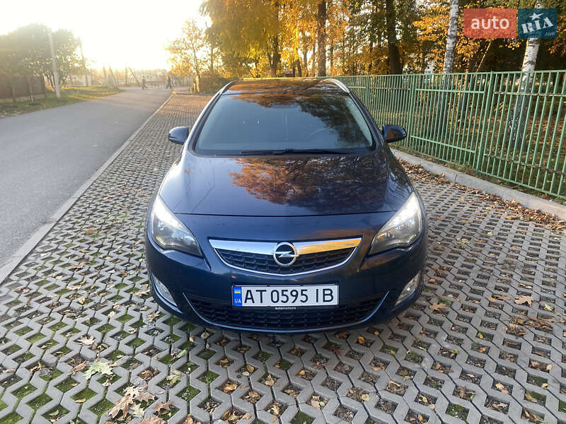 Универсал Opel Astra 2012 в Ивано-Франковске