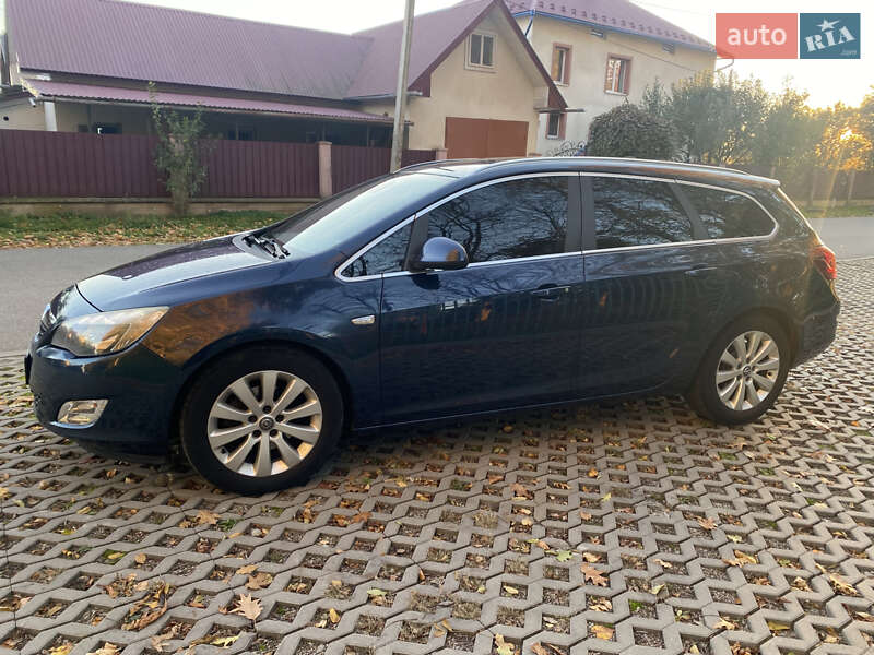 Универсал Opel Astra 2012 в Ивано-Франковске