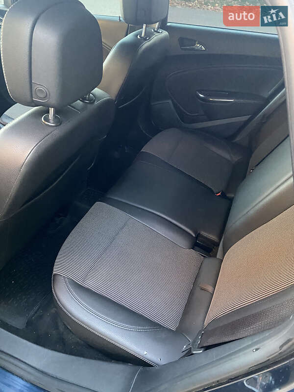 Универсал Opel Astra 2012 в Ивано-Франковске