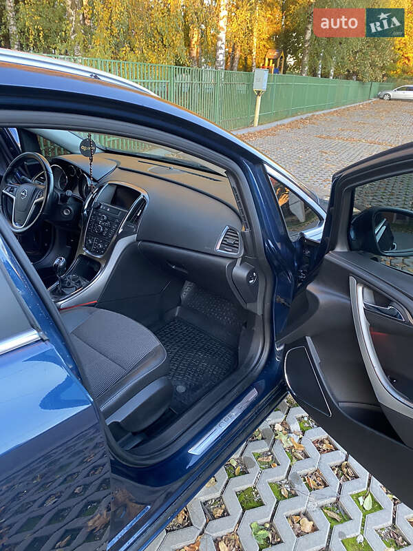 Универсал Opel Astra 2012 в Ивано-Франковске
