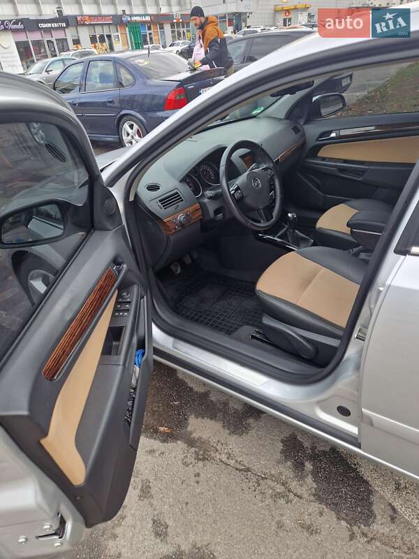 Хэтчбек Opel Astra 2007 в Харькове