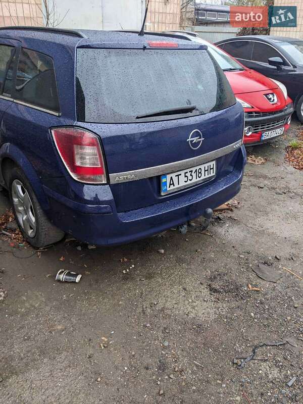 Універсал Opel Astra 2010 в Івано-Франківську