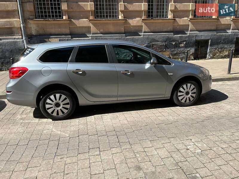 Opel Astra 2011 Opel Astra 2011