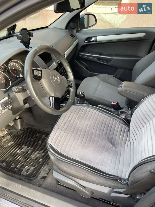 Універсал Opel Astra 2010 в Коломиї