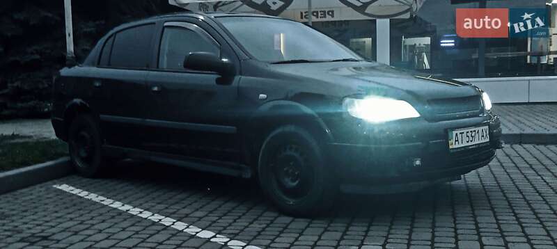 Седан Opel Astra 2006 в Ивано-Франковске