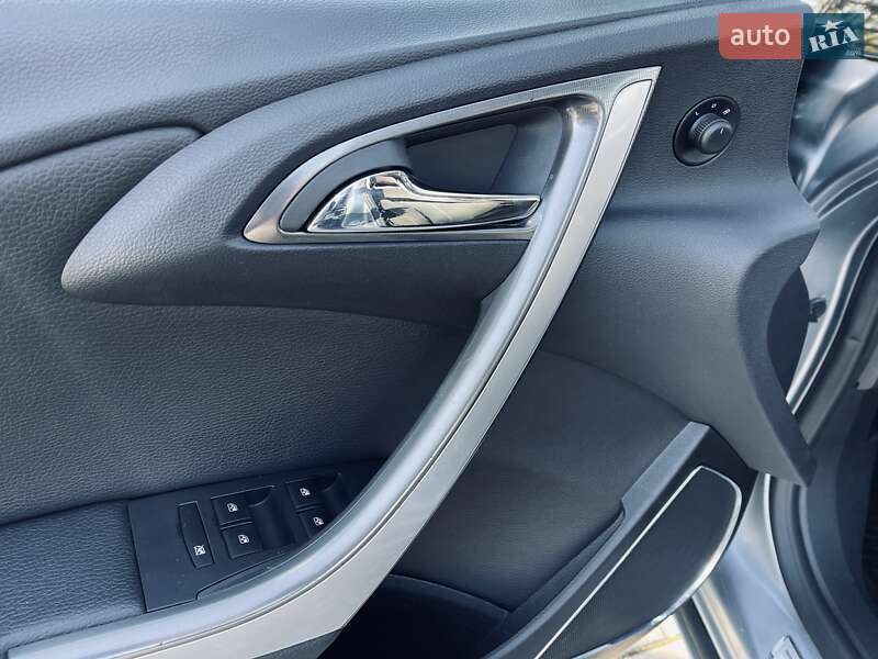 Универсал Opel Astra 2011 в Тернополе