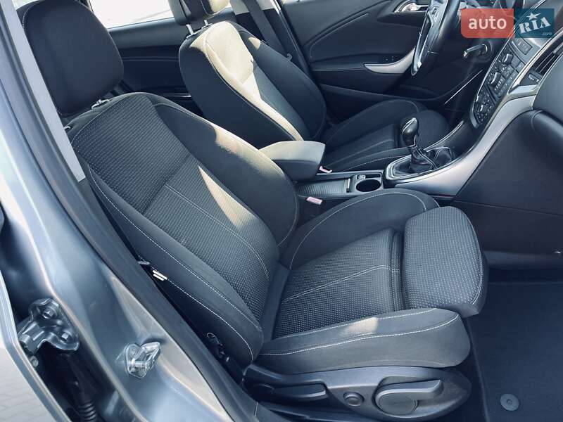 Универсал Opel Astra 2011 в Тернополе