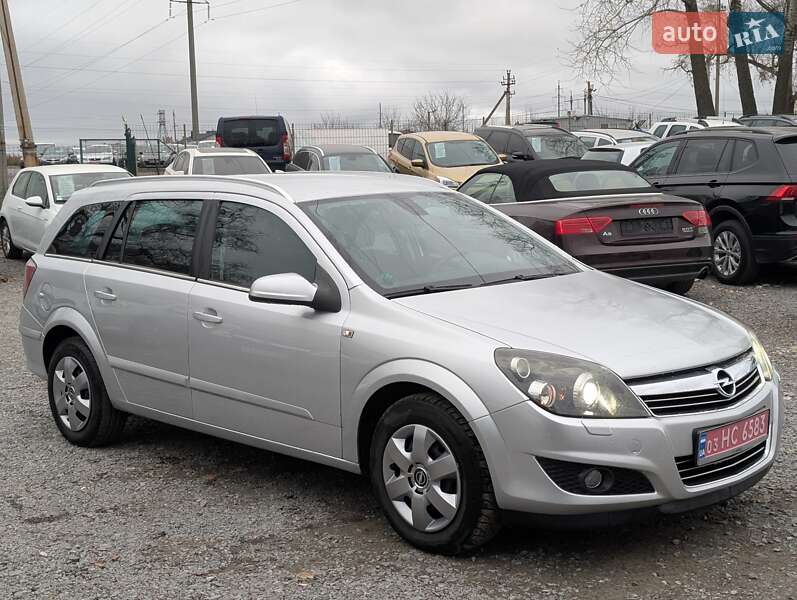 Универсал Opel Astra 2008 в Ровно