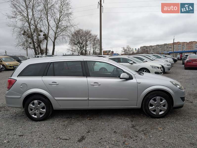 Универсал Opel Astra 2008 в Ровно