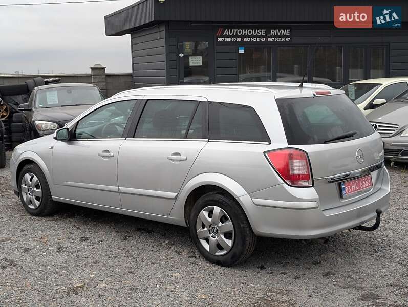 Универсал Opel Astra 2008 в Ровно