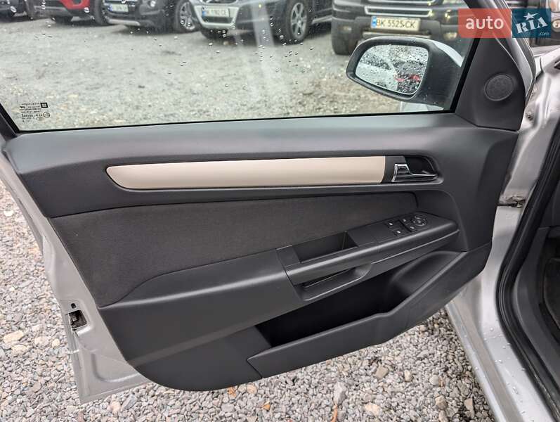 Универсал Opel Astra 2008 в Ровно