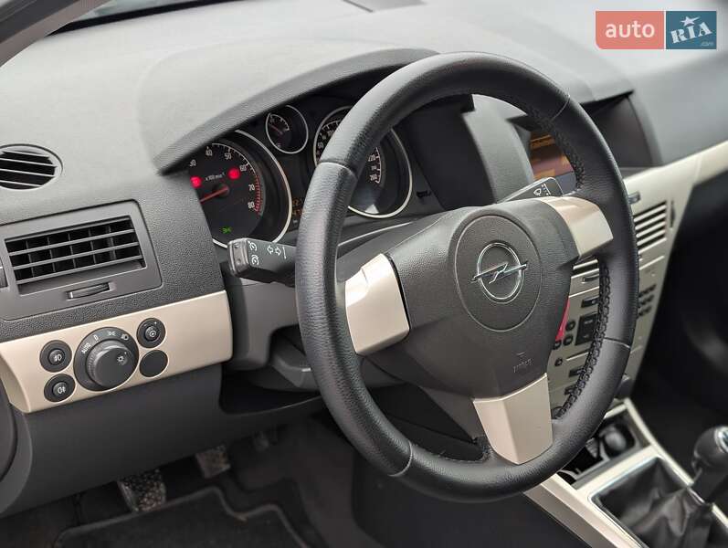 Универсал Opel Astra 2008 в Ровно