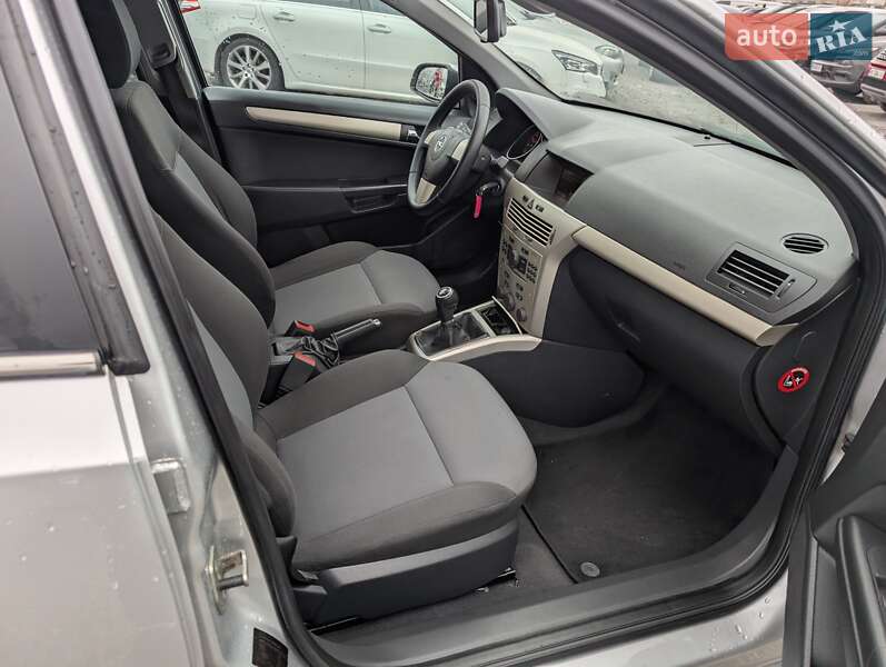 Универсал Opel Astra 2008 в Ровно