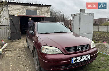 Седан Opel Astra 2005 в Брусилове