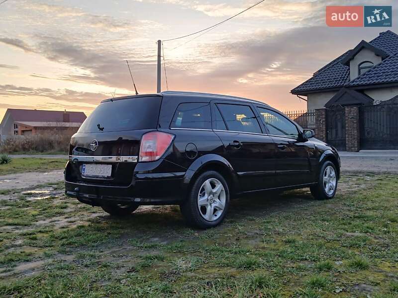 Универсал Opel Astra 2008 в Луцке