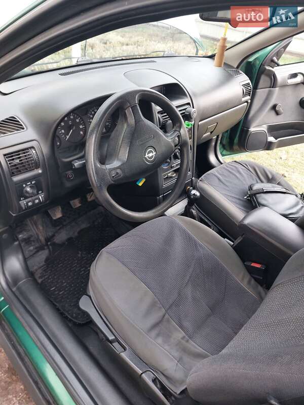 Седан Opel Astra 2004 в Киеве