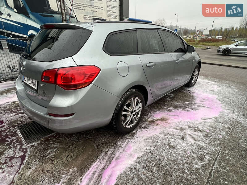 Універсал Opel Astra 2011 в Львові