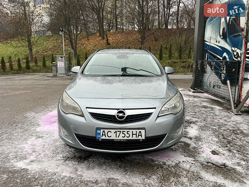 Універсал Opel Astra 2011 в Львові