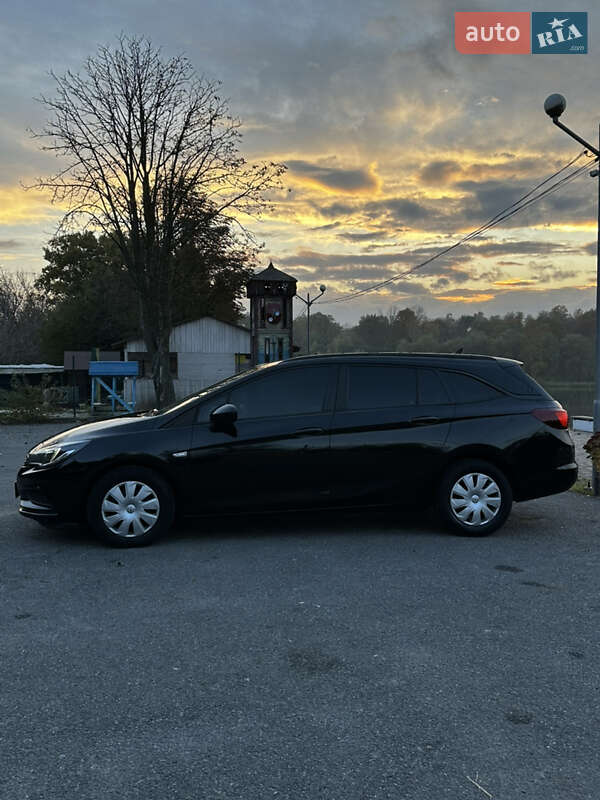 Универсал Opel Astra 2017 в Ивано-Франковске