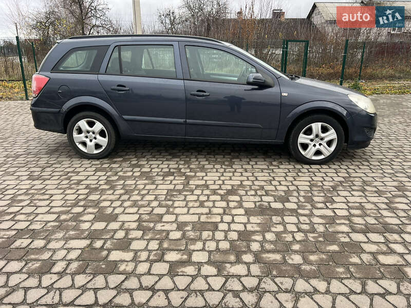 Універсал Opel Astra 2009 в Луцьку