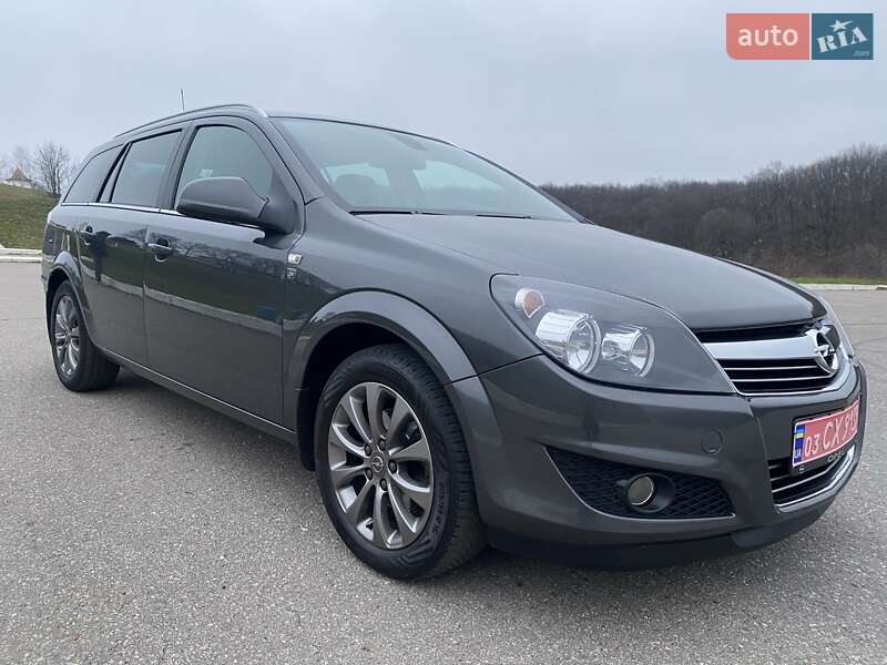Универсал Opel Astra 2010 в Харькове
