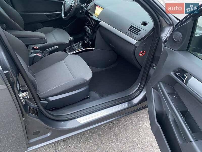 Универсал Opel Astra 2010 в Харькове