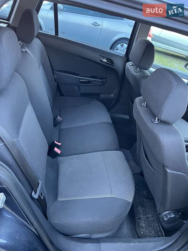 Универсал Opel Astra 2009 в Золочеве