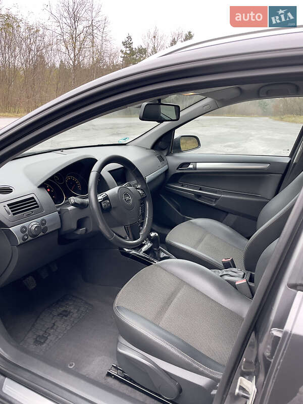 Универсал Opel Astra 2009 в Полонном