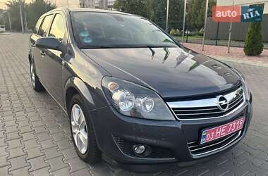 Універсал Opel Astra 2010 в Луцьку