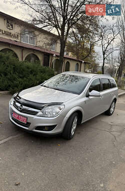 Універсал Opel Astra 2010 в Миколаєві