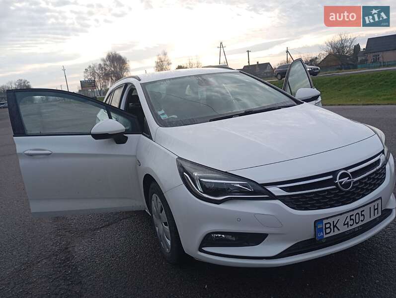 Универсал Opel Astra 2017 в Клевани