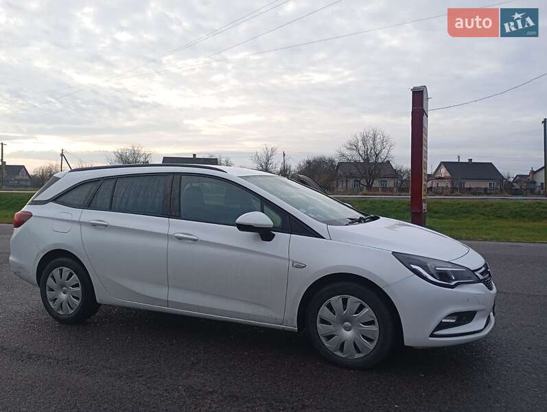 Универсал Opel Astra 2017 в Клевани