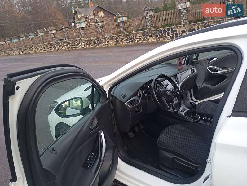 Универсал Opel Astra 2017 в Клевани