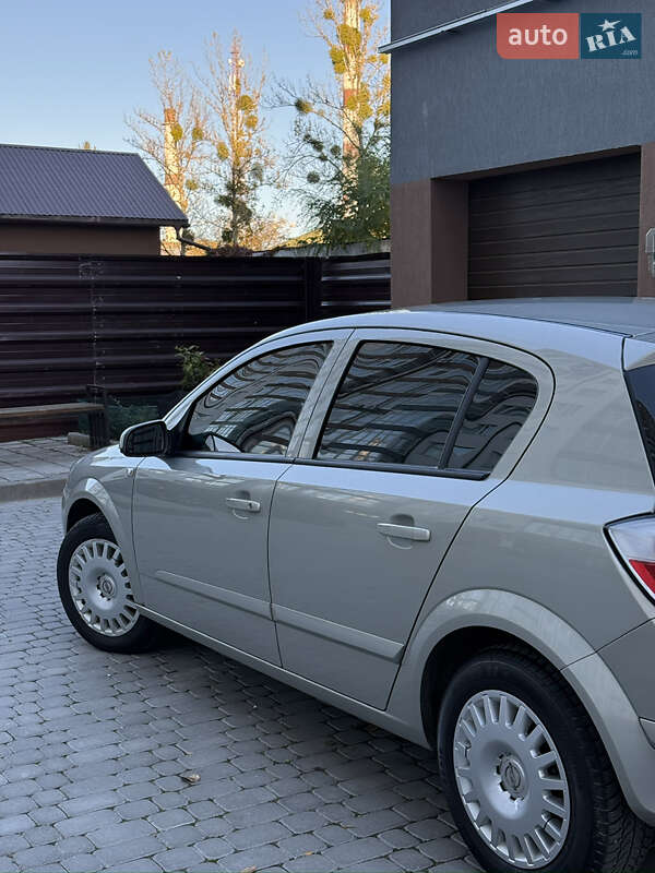 Хэтчбек Opel Astra 2006 в Ивано-Франковске