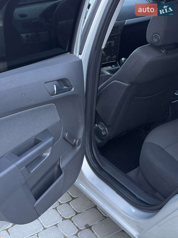 Хэтчбек Opel Astra 2006 в Ивано-Франковске