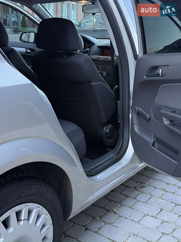 Хэтчбек Opel Astra 2006 в Ивано-Франковске