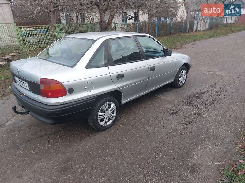 Седан Opel Astra 1993 в Белой Церкви