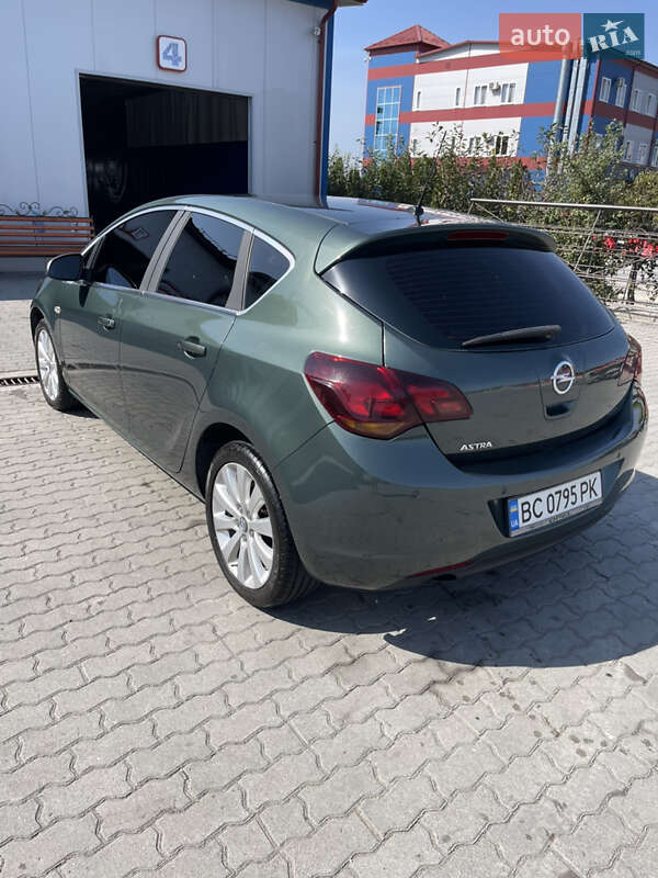 Хэтчбек Opel Astra 2010 в Львове